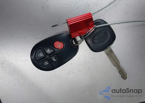 2015 Toyota Sienna Le 8 Passenger z USA, uszkodzony, nr VIN 5TDKK3DC5FS648674